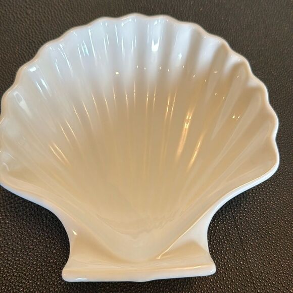 Vintage Cream Shell-Shaped Dish made in Japan - Picture 6 of 6